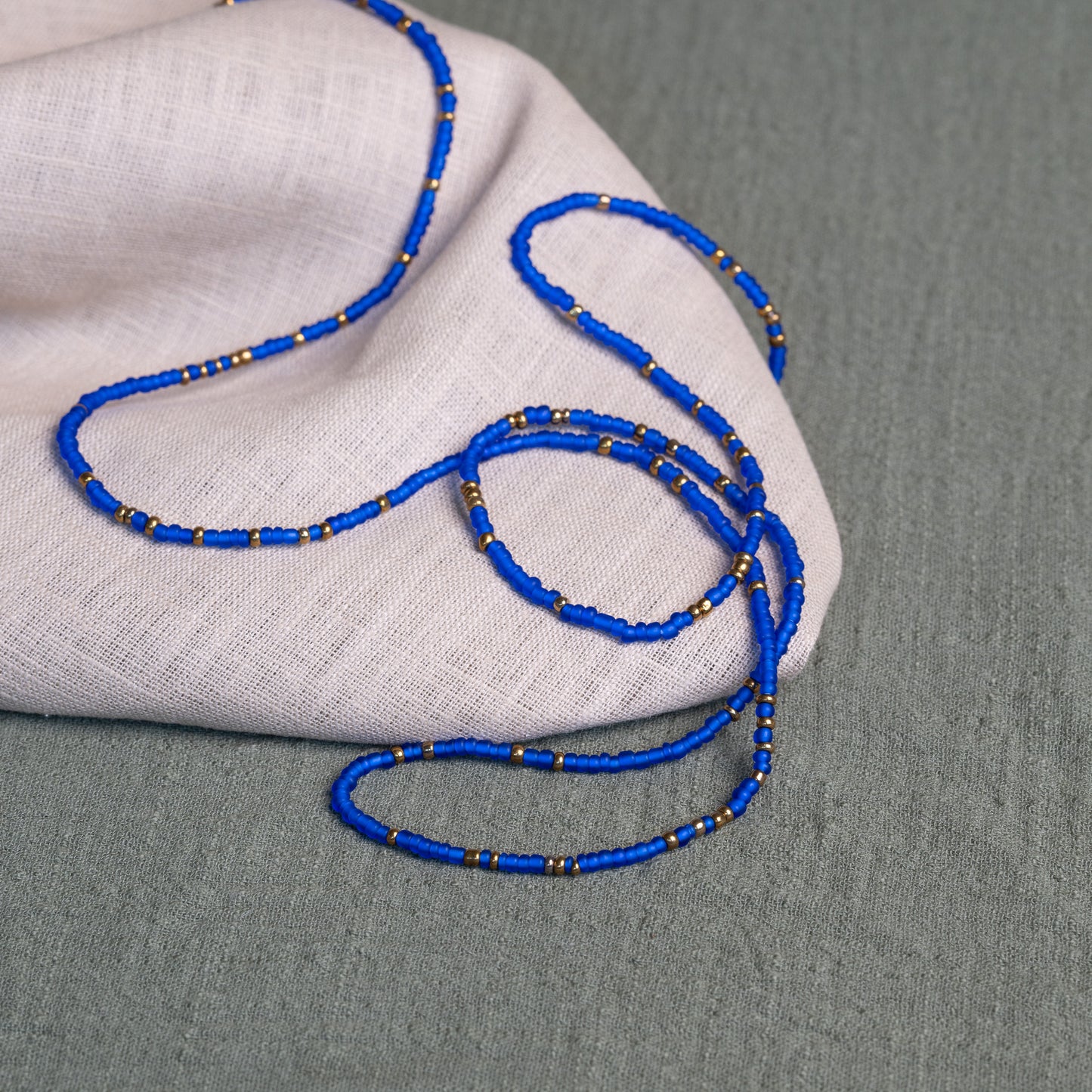 Tòma Lina Electric Blue waist bead, handmade with vibrant Ghanaian beads in a bold blue shade symbolizing confidence, energy and inner strength.