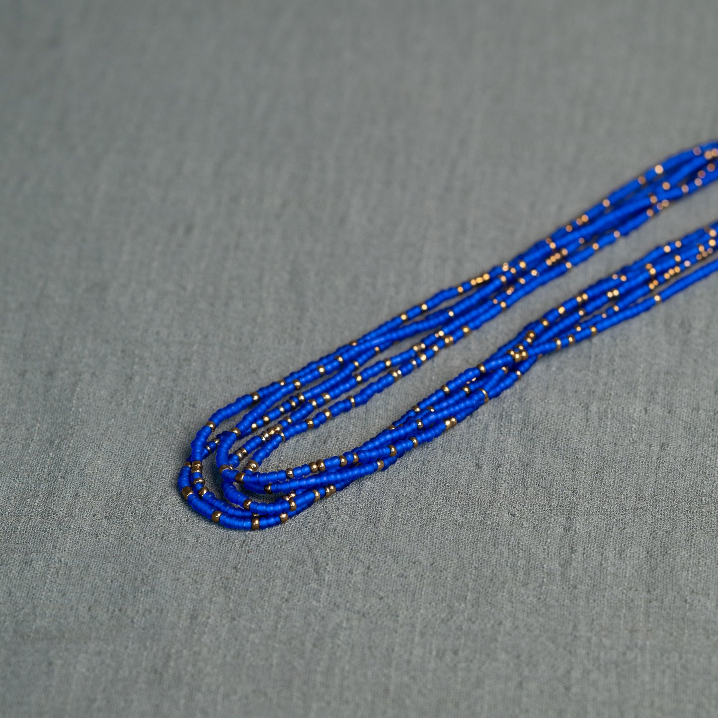 Tòma Lina Electric Blue waist bead, handmade with vibrant Ghanaian beads in a bold blue shade symbolizing confidence, energy and inner strength.