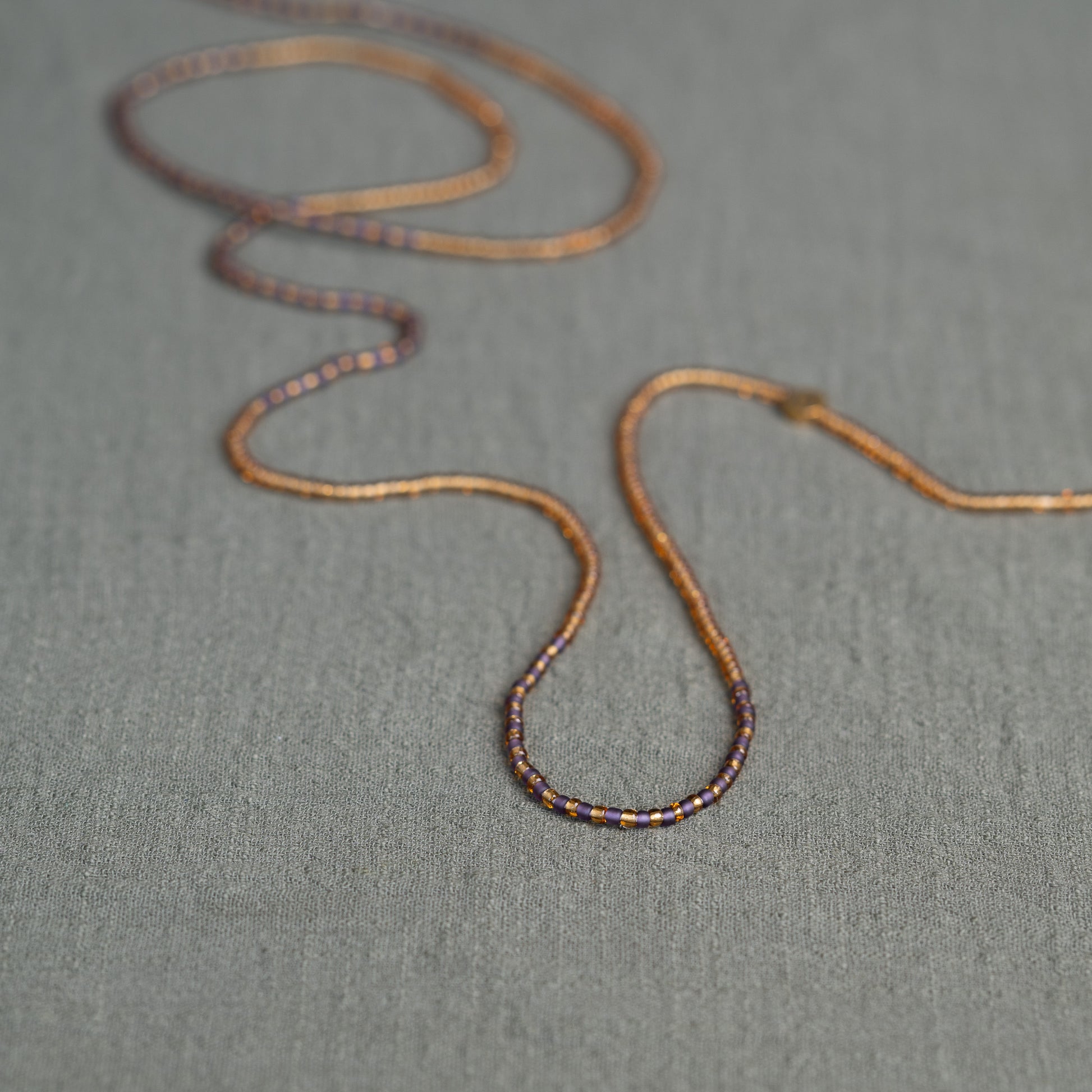 Tòma Lina Lavender waist bead, handmade with authentic Ghanaian beads in a soft purple shade symbolizing creativity, calmness and feminine elegance