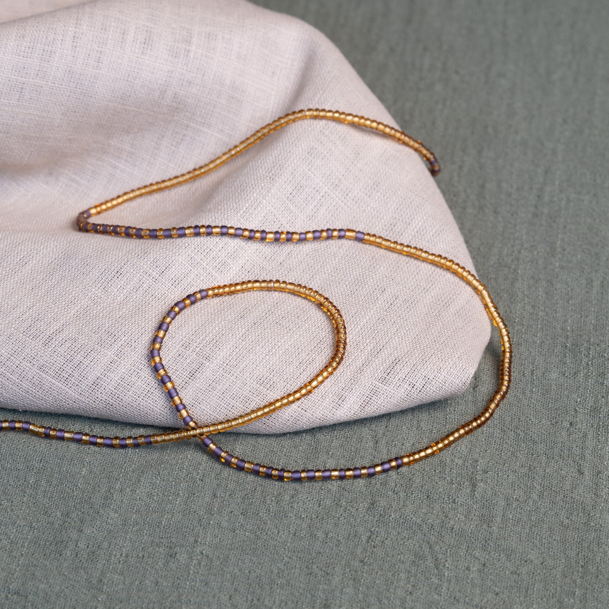 Tòma Lina Lavender waist bead, handmade with authentic Ghanaian beads in a soft purple shade symbolizing creativity, calmness and feminine elegance